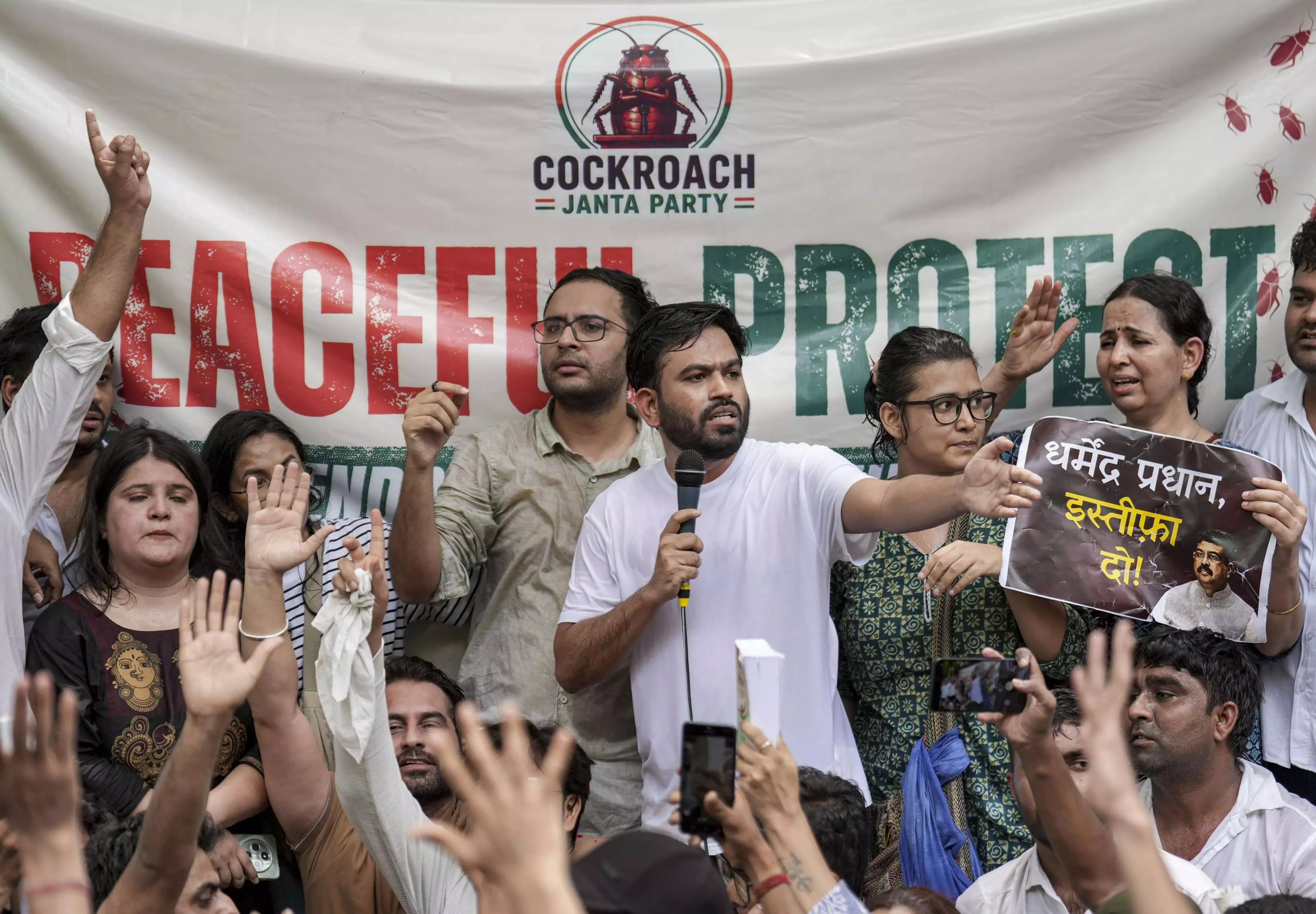 کاکروچ جنتا پارٹی کے رہنماؤں کی رہائی، نوجوانوں کی تحریک ایک بار پھر سرخیوں میں