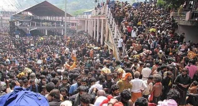 سپریم کورٹ نے سبریمالا معاملہ 7 ججوں پر مشتمل ایک بڑی بنچ کو منتقل کیا