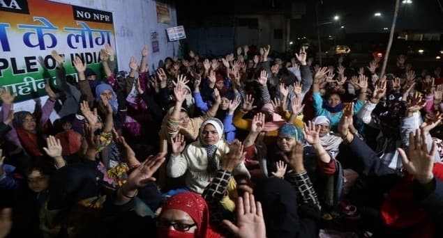راجستھان میں سینکڑوں خواتین نے لوک سبھا اسپیکر کی رہائش گاہ کے باہر شہریت ترمیمی قانون کی مخالفت میں شروع کیا دھرنا