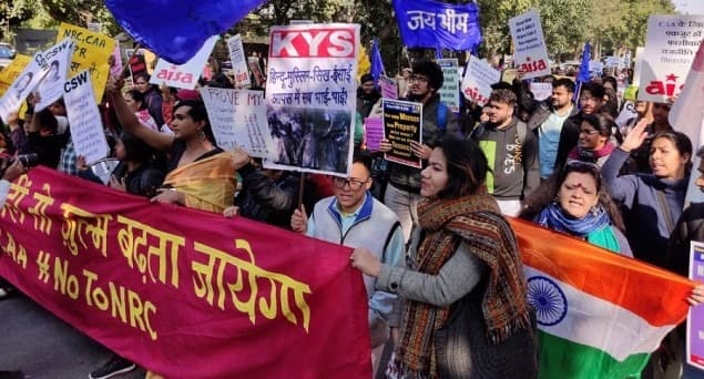 ساوتری بائی پھولے کی یومِ پیدائش کی تقریب کے موقع پر جمعہ کو کوئیر جماعتوں نے ملک بھر میں شہریت ترمیمی قانون کے خلاف کیا احتجاج