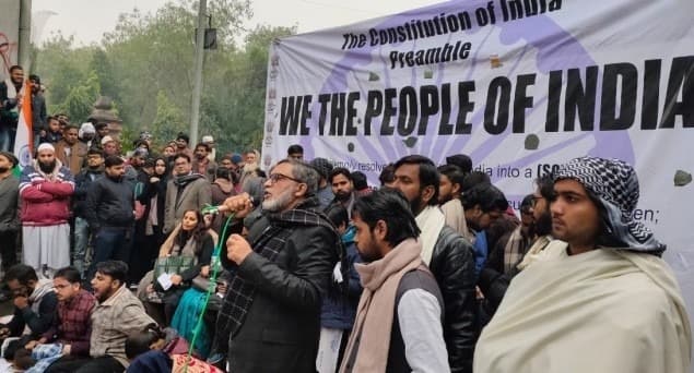 سڑکوں پر جاری عوامی تحریک ملک کی رہنمائی کر سکتی ہے: ملک معتصم خان