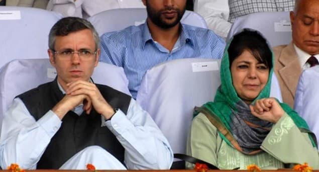 وزیر اعظم کی تنقید کے کچھ ہی گھنٹوں بعد جموں و کشمیر حکومت نے محبوبہ مفتی اور عمر عبداللہ پر پی ایس اے لگایا