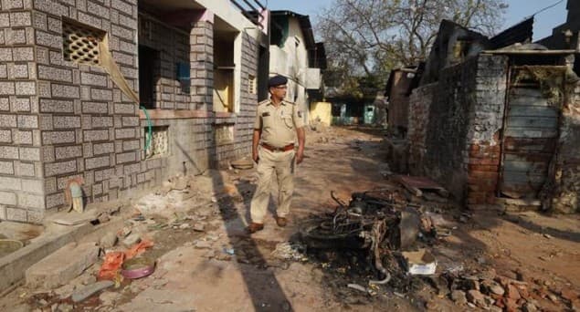 گجرات میں فرقہ وارانہ تشدد: حکومت نے مسلمانوں اور ہندوؤں کو ایک دوسرے کے علاقے میں جائیدادیں خریدنے سے روکا