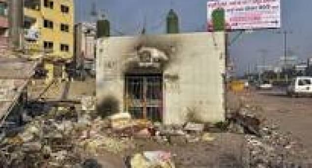 فسادات سےمتاثر شمال مشرقی دہلی میں کرفیو نافذ، دہلی کے وزیر اعلی کیجریوال کی رہائش گاہ کے باہر مظاہرین پر واٹر کینن کا استعمال
