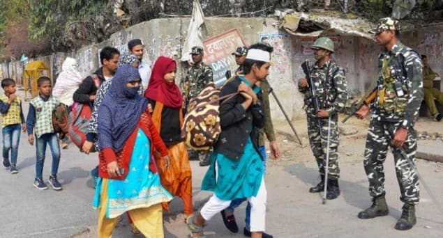 جے این یو کے وائس چانسلر نے طلبا سے کہا کہ کیمپس کو فسادات سے متاثر افراد کی پناہ گاہ میں تبدیل نہ کریں، طلبا نے کہا کہ 1984 میں متاثرین کے لیے کھولا گیا تھا کیمپس