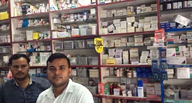 لاک ڈاؤن کی وجہ سے سینیٹائزر اور ماسک کی فراہمی میں بھی کمی