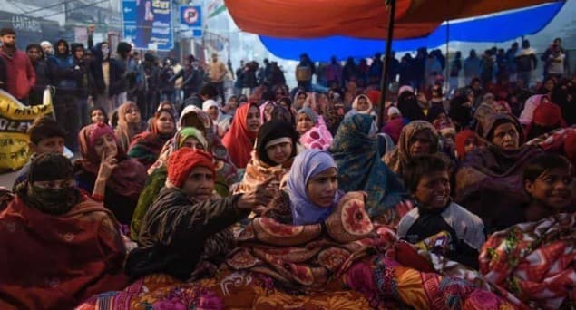 تشدد سے متاثرہ چاند باغ کی خواتین نے لاک ڈاؤن کے دوران پولیس کی زیادتی کا الزام لگایا، کہا کہ پولیس ان کے گھروں میں لوٹ مار کر رہی ہے
