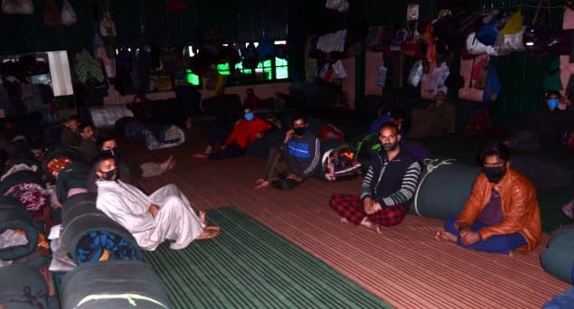 لاک ڈاؤن: شملہ کی جامع مسجد میں پھنسے ہوئے ہیں 129 سے زائد کشمیری مزدور