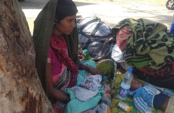 چھتیس گڑھ میں آدھی رات کو ایک مہاجر مزدور خاتون نے چلتے ٹرک میں بچی کو جنم دیا
