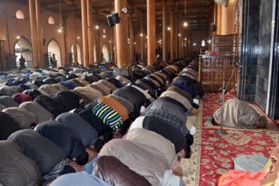 سرینگر کی جامع مسجد میں پانچ مہینوں کے طویل وقفے کے بعد ہوئی نمازِ جمعہ