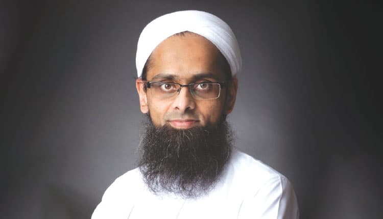 مفتی حامد پٹیل کو برطانوی تعلیمی ادارے کا صدر بنانے پر ہنگامہ کیوں برپا ہے؟