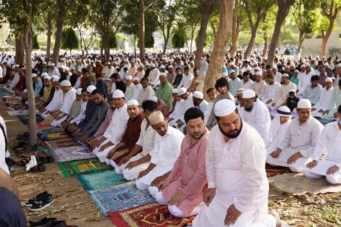 'اگر ہولی کے لیے سڑکیں بند کی جا سکتی ہیں تو عید کی نماز کے لیے کیوں نہیں؟