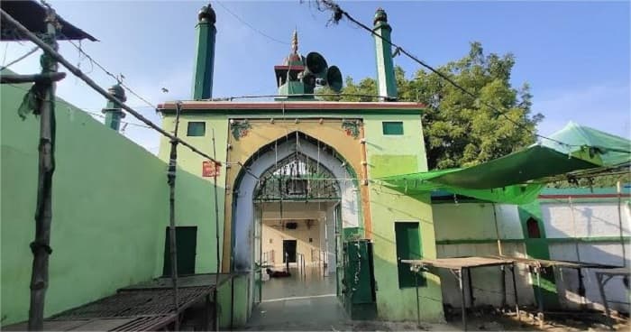 پولیس نے سالار مسعود غازی کے اخلاف کی درگاہ پر لگایا تالا