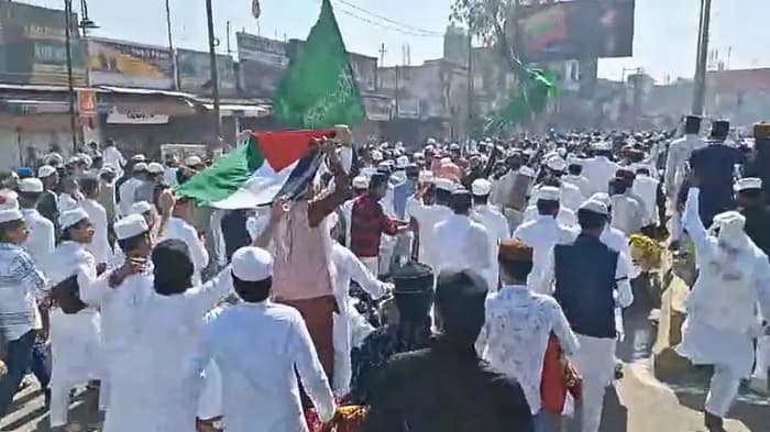   اتر پردیش : سہارنپور میں  عید کی نماز کے دوران فلسطینی پرچم لہرانے پر پانچ گرفتار