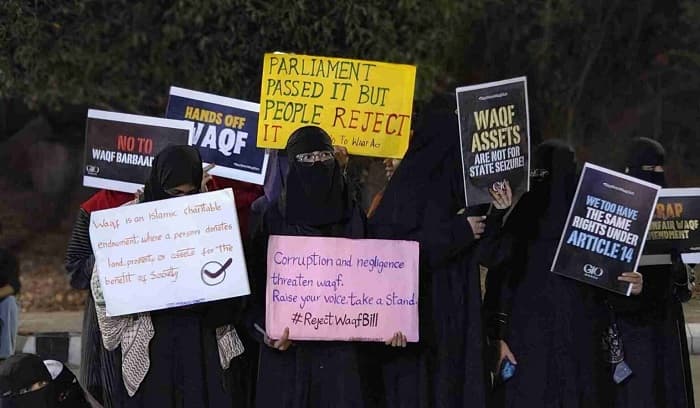 وقف ترمیمی ایکٹ کے خلاف مولانا آزاد نیشنل اردو یونیور سٹی  میں طلبا کا مظاہرہ