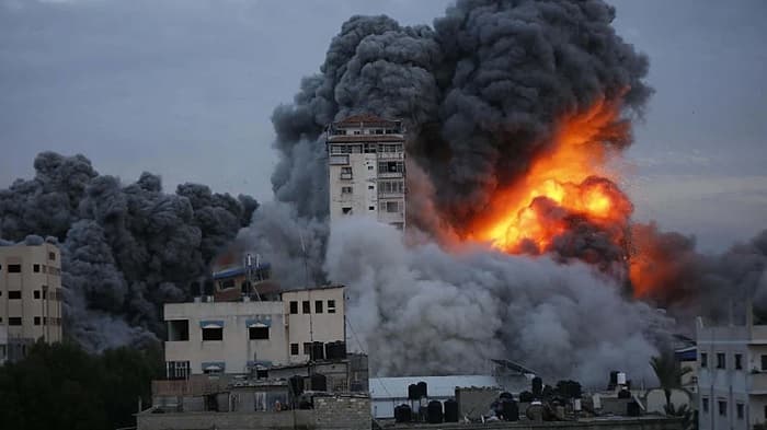 غزہ میں اسرائیلی بمباری  سیکڑوں فلسطینی شہید، کینسر اسپتال تباہ