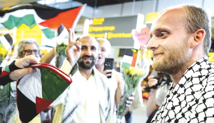 غزہ: تقسیم امداد کے کیمپوں پر فائرنگ، بمباری اور حملوں کا سلسلہ جاری