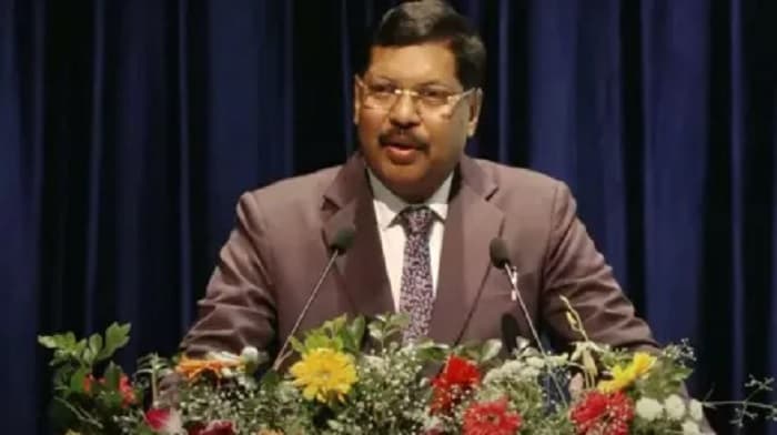 ’پارلیمنٹ کو آئین میں ترمیم کا حق ہے، بنیادی ڈھانچے میں تبدیلی کا نہیں ‘