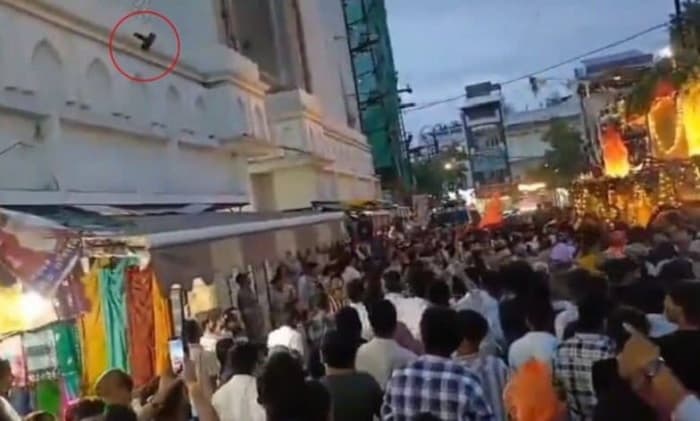 اجین : جگن ناتھ رتھ یاترا کے دوران شاہی مسجد پر جوتے اور گائے کا گوبر پھینکا گیا،اب تک کوئی کارروائی نہیں