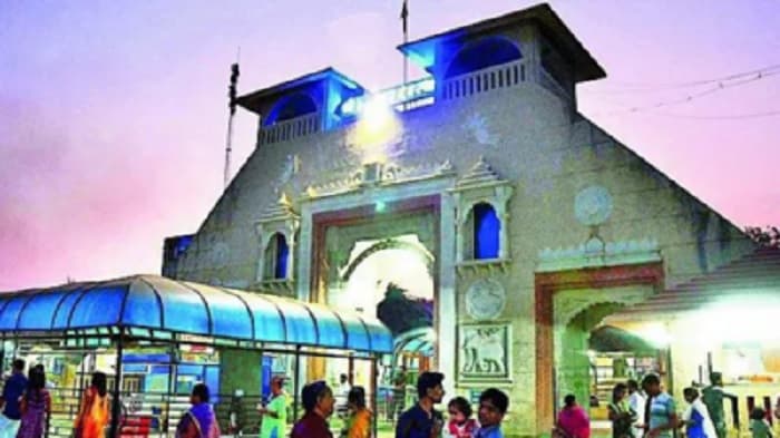 مہاراشٹر:مندر انتظامیہ نے سیکڑوں مسلم عملہ کو بر طرف کر دیا