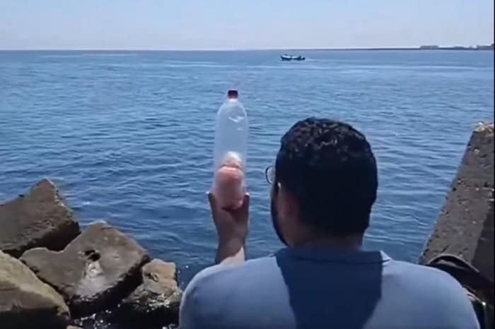 غزہ میں بھوک سے تڑپتے بچوں کیلئے مصری نوجوان کا ’الم انگیز ‘ قدم
