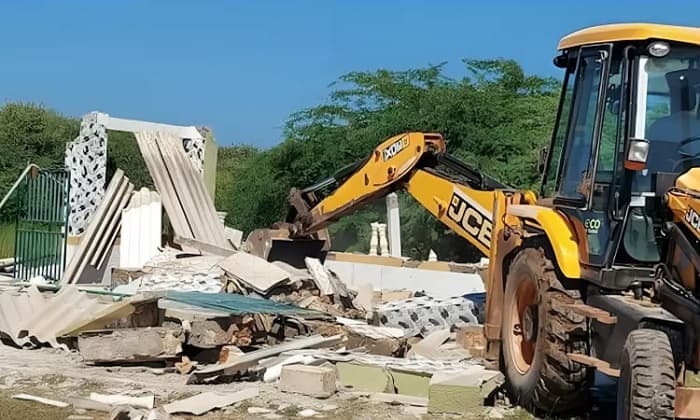 گجرات ہائی کورٹ کا 300 سال پرانی درگاہ کو مسمار کرنے پر میونسپل حکام کو توہین  عدالت کا نوٹس  