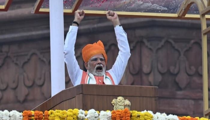 لال قلعہ کی فصیل سے آر ایس ایس کی تعریف پر چوطرفہ تنقید