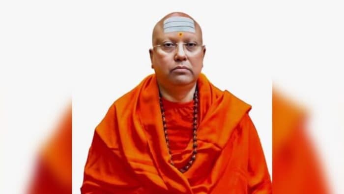 طالبات کے ساتھ جنسی استحصال کا ملزم خود ساختہ سوامی چیتنیہ نندفرار