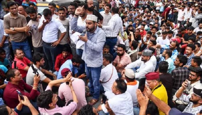 اترا کھنڈ:پیپر لیک کے خلاف  نوجوان سڑکوں پر ،دھامی حکومت کا’نقل جہاد‘ کا نیا بیانیہ
