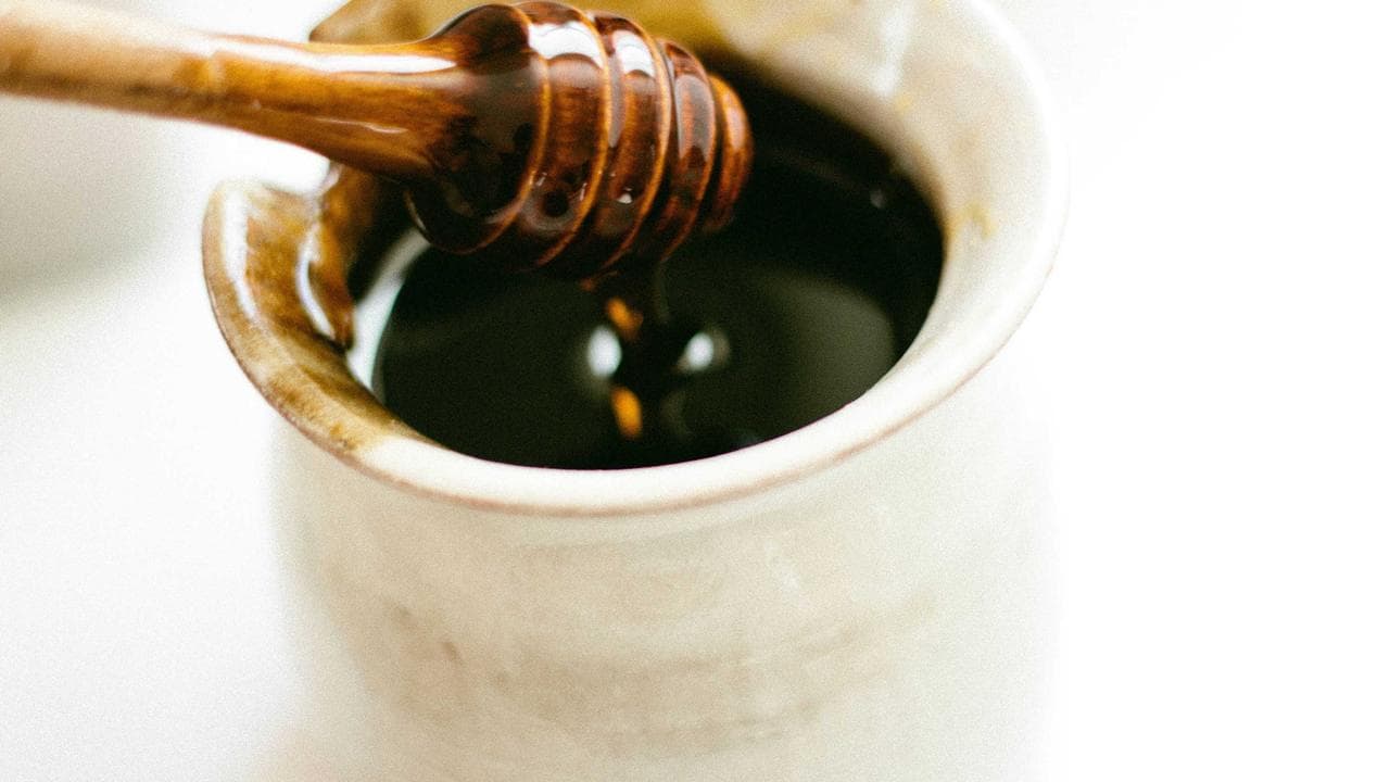 دلی اقلیتی کمیشن کے صدر کی رہائش گاہ پر پولیس کے پہنچنے پر عوام برہم