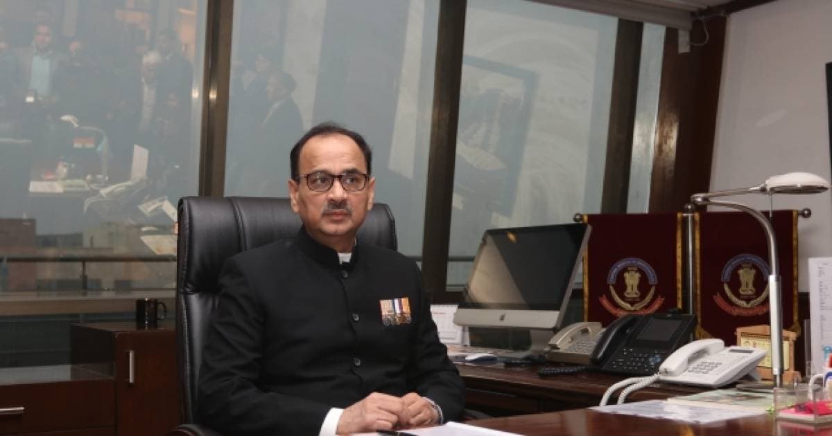 مودی حکومت کے اقدام کی مخالفت کرنے والے آلوک ورما کی مشکلیں بڑھیں