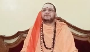 ہمیں ایودھیا معاملے کو دو بھائیوں کے درمیان زمینی تنازعے کے طور پو لینا چاہیے: شنکرا چاریہ