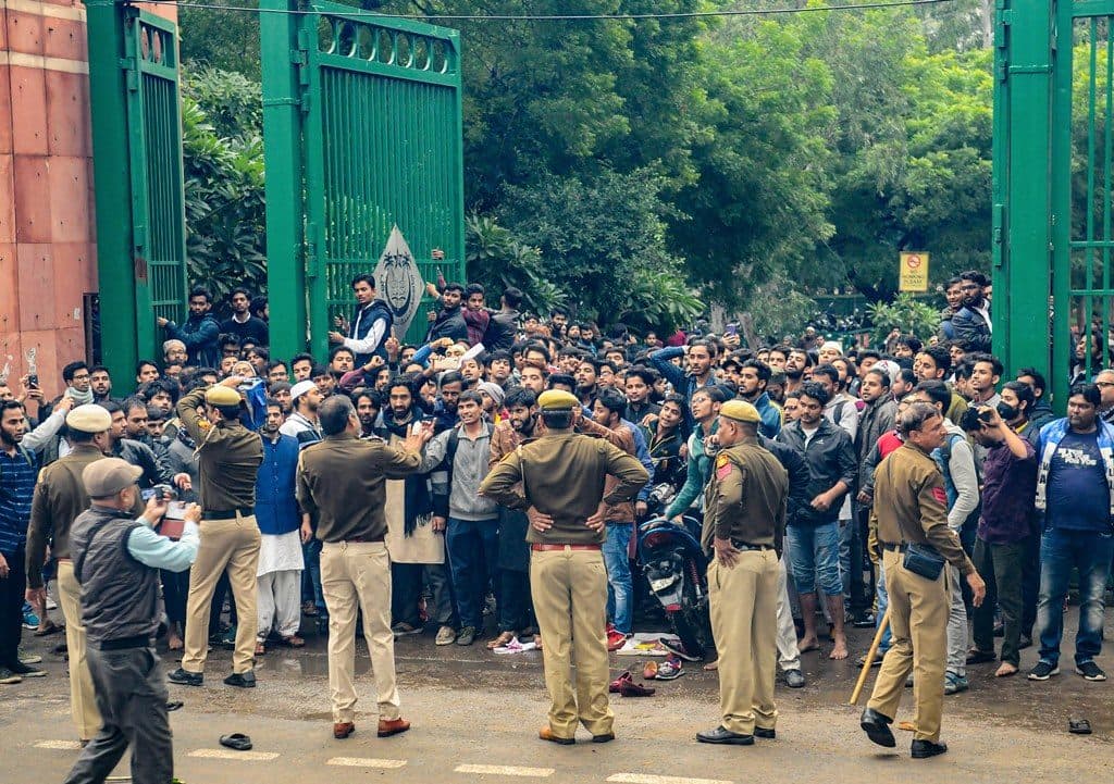 جامعہ تشدد: دہلی ہائی کورٹ نے طلبا کو فوری راحت دینے سے کیا انکار، حکومت کو جاری کیا نوٹس