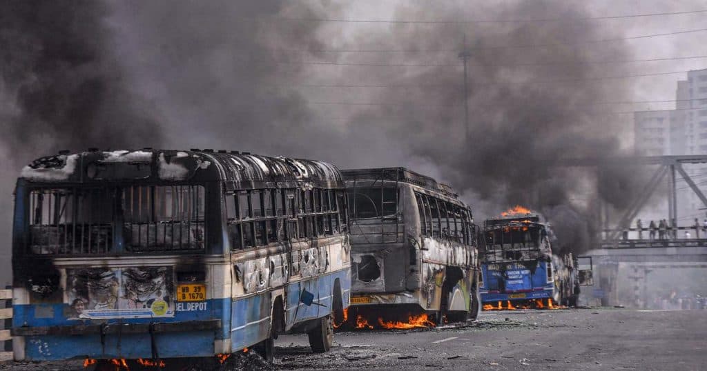 بنگال: ٹوپی پہن کر ٹرین پر پتھر پھینک رہے ایک مقامی بی جے پی کارکن سمیت پانچ گرفتار