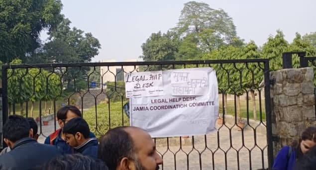 وزیر اعظم نے اپنی پارٹی کے کارکنان کو شہریت قانون کی حمایت میں کھڑے ہونے پر زور دیا، جامعہ کا مظاہرہ ابھی بھی جاری
