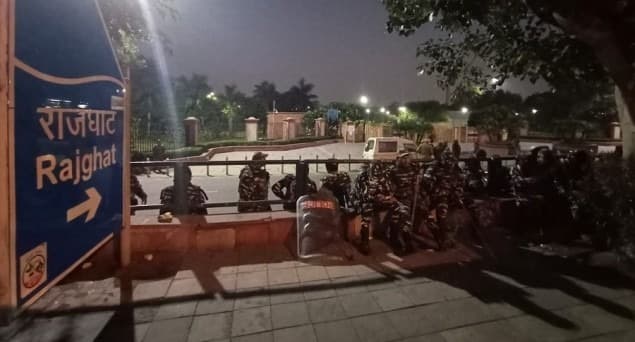 پولیس کے ذریعے گاندھی کے سوگواروں کو حراست میں لینے کے بعدگاندھی کے یوم شہادت پر راج گھاٹ رہا ویران
