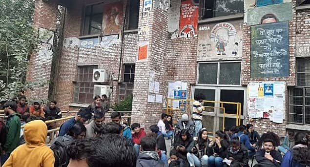 جماعت نے کیا جے این یو تشدد کی اعلیٰ تحقیقات کا مطالبہ، ویلیفیئر پارٹی آف انڈیا نے مانگا وزیر داخلہ امت شاہ کا استعفیٰ