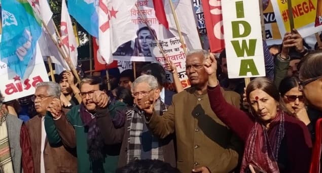جے این یو کے وائس چانسلر کو ہٹانے کے لیے ہزاروں افراد نے کیا دہلی میں مارچ
