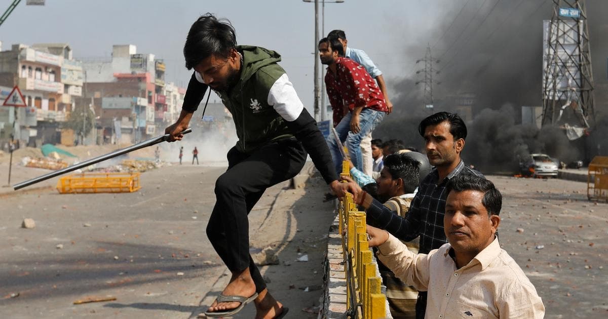 مختصر مختصر: دہلی میں تشدد کے دوران مرنے والوں کی تعداد سات تک پہنچی، دیگر اہم خبریں