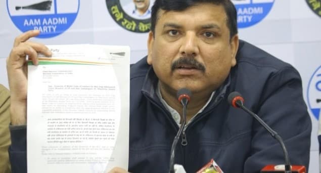 عام آدمی پارٹی نے الیکشن کمیشن سے دہلی کی انتخابی مہم میں یوگی آدتیہ ناتھ کے حصہ لینے پر پابندی عائد کرنے کا مطالبہ کیا
