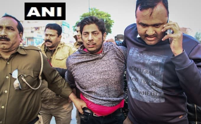 جامعہ میں فائرنگ کے ایک دن بعد شاہین باغ میں چلی گولی، بندوق بردار گرفتار، کسی جانی نقصان کی اطلاع نہیں
