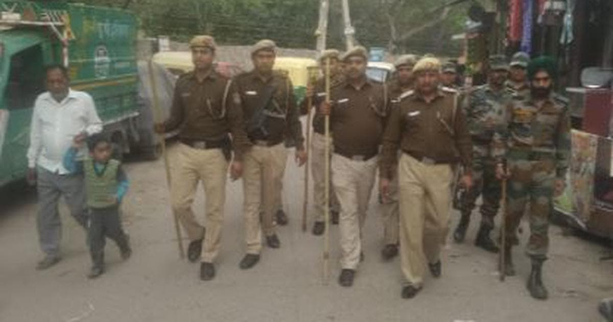 دہلی: پولیس کا کہنا ہے کہ جھڑپوں کے بارے میں افواہیں پھیلانے کے الزام میں 24 افراد گرفتار