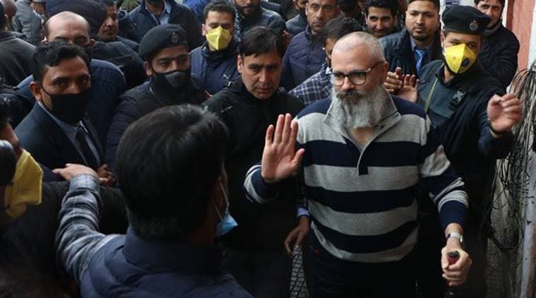 محبوبہ مفتی کی حراست کو جاری رکھنا ظالمانہ ہے: عمر عبد اللہ