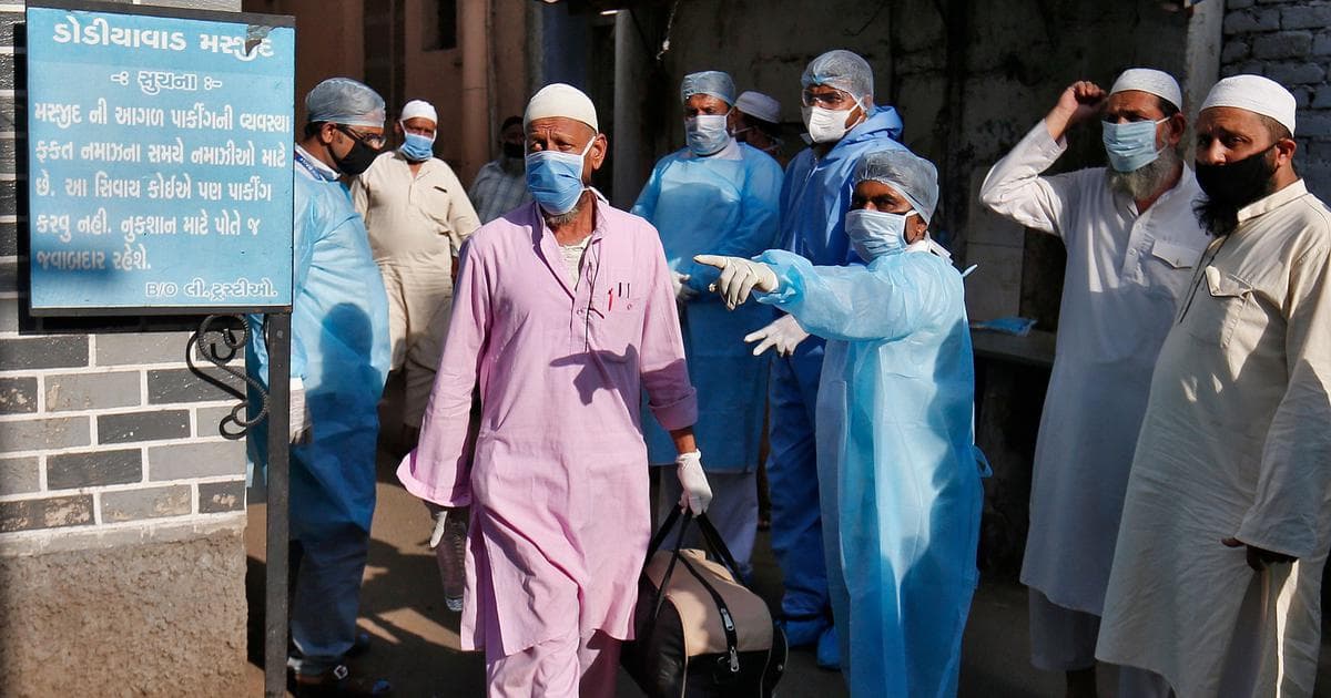 بنگلورو میں آر ایس ایس کے حامیوں نے مبینہ طور پر امدادی سامان تقسیم کرنے والے رضاکاروں پر حملہ کیا