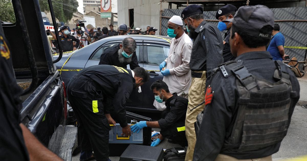 کراچی: پاکستانی اسٹاک ایکسچینج کی عمارت پر بندوق برداروں کے حملے میں چھ افراد ہلاک، چار حملہ آور بھی ڈھیر