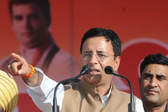 کانگریس نے مرکزی وزیر شیکھاوت کے خلاف ایف آئی آر کی مانگ کی، ممبران اسمبلی کی خرید و فروخت کے الزام میں اپنی ہی پارٹی کے 2 ممبران اسمبلی کو معطل کیا