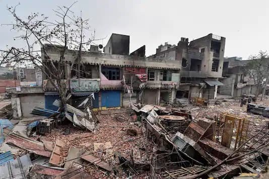 دہلی فسادات: عدالت نے پولیس کو جامعہ کے سابق طلبا کی ایسوسی ایشن کے صدر کے خلاف تفتیش مکمل کرنے کے لیے مزید وقت دیا