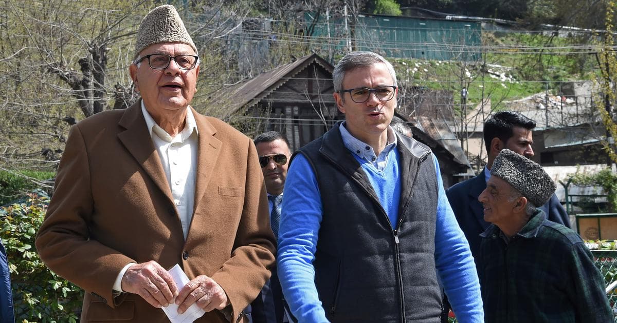 جموں و کشمیر: مرکزی حکومت آئین پر یقین نہیں رکھتی، فاروق عبداللہ نے کہا کہ انھیں موقع ملے تو وہ آئین کو گنگا اور جمنا میں پھینک دیں