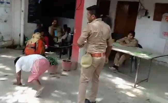یوپی پولیس نے ایک معذور شخص کو زمین پر گھسیٹا، سخت تنقید کے بعد پولیس اہلکار کو فوری طور پر معطل کیا گیا