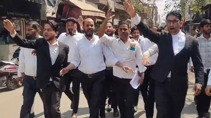 سنبھل:جامع مسجد کمیٹی کے صدرظفر علی کی گرفتاری کے خلاف وکلا کا احتجاجی مارچ